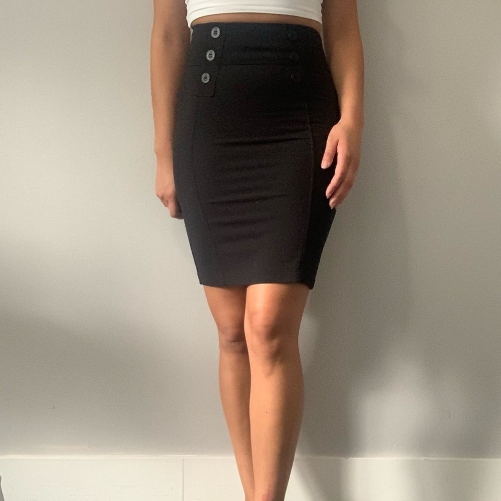 Dynamite black pencil skirt  zip up woman’s size 1 with button belt-loop accents